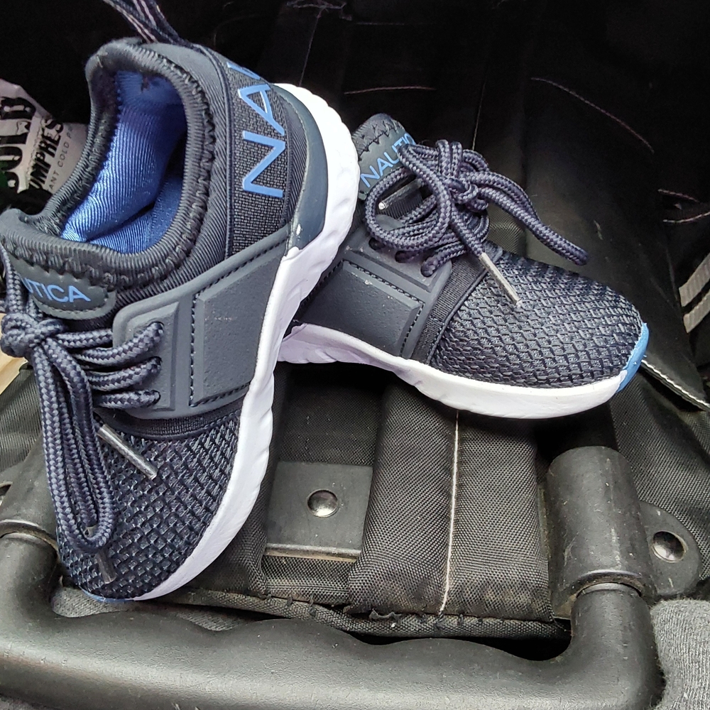 Nautica Kids Navy Blue Sneakers Size 5